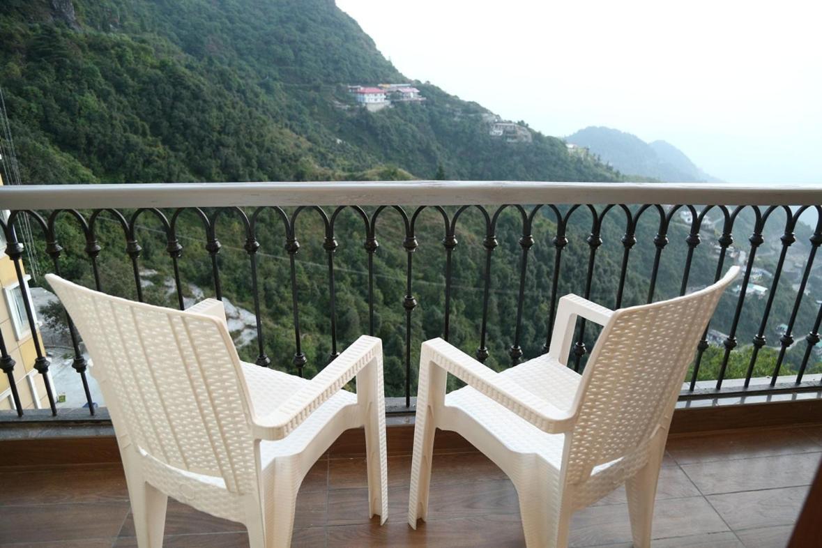 Shining Hills Hotell Mussoorie Exteriör bild