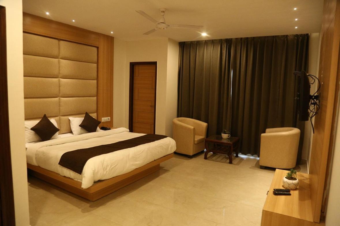 Shining Hills Hotell Mussoorie Exteriör bild
