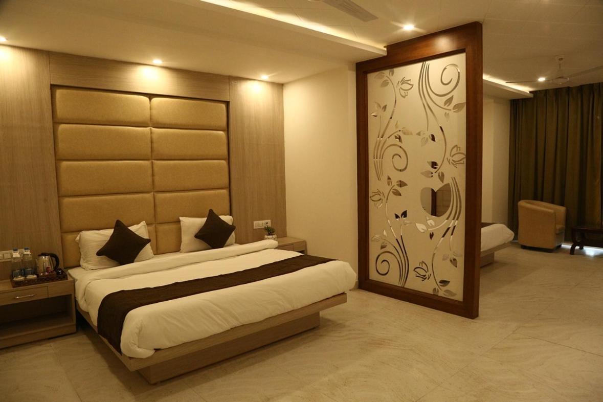 Shining Hills Hotell Mussoorie Exteriör bild